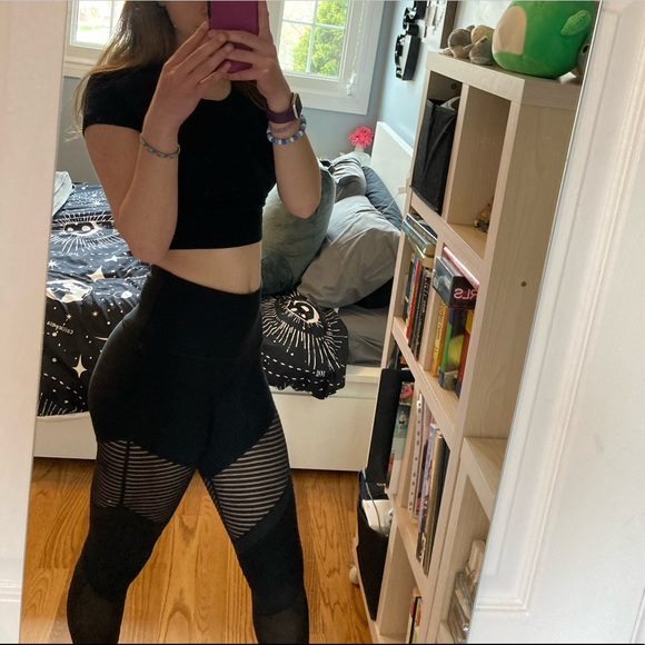 Cut-out 7/8 Leggings - Picture 2 of 5